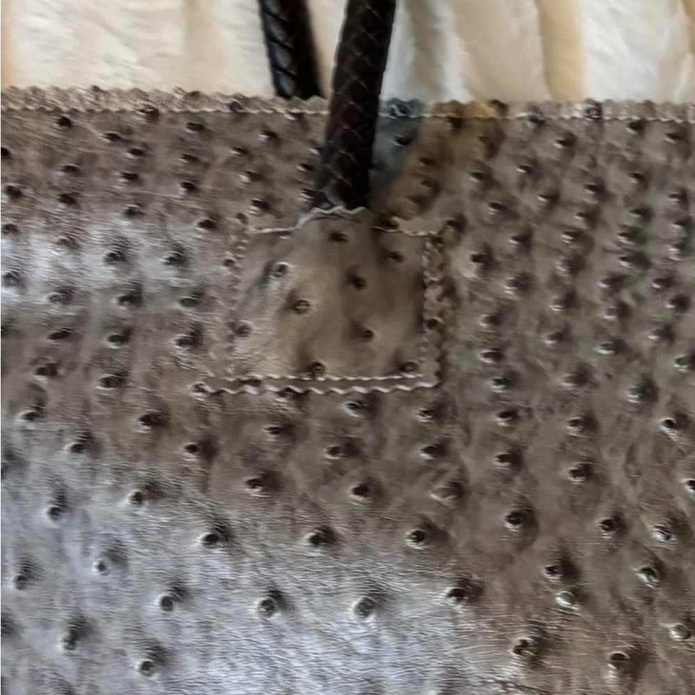 Chic Silver Textured Shoulder Bag - Picture 4 of 5